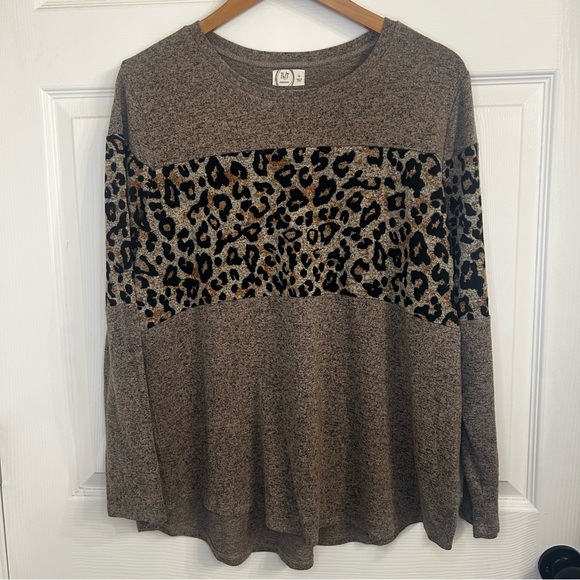 Maurices Tops - Maurices Heathered Brown Long Sleeve Top